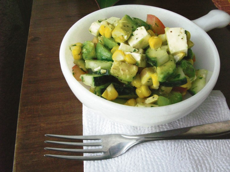 Ensalada de aguacate y elote con vinagreta de cilantro - La Hora Voz del  Migrante