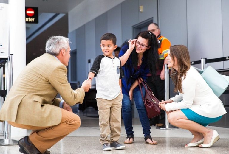 Suspenden deportación de familias reunificadas