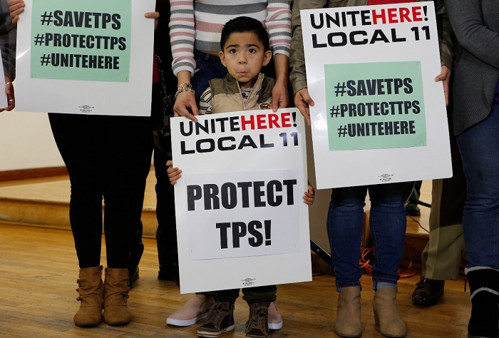 Al menos 100 congresistas piden TPS para El Salvador, Honduras y Haití