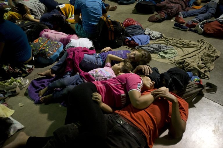 Trump amenaza a Honduras para que frene una caravana de migrantes