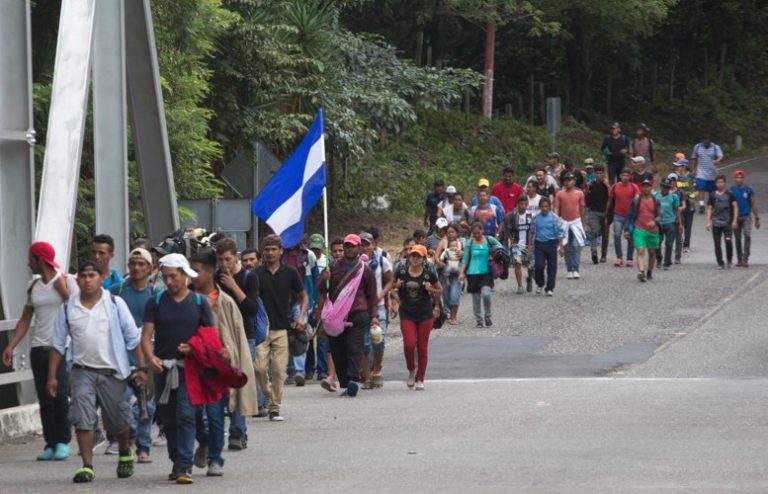 Caravana de migrantes pone en un brete a la región