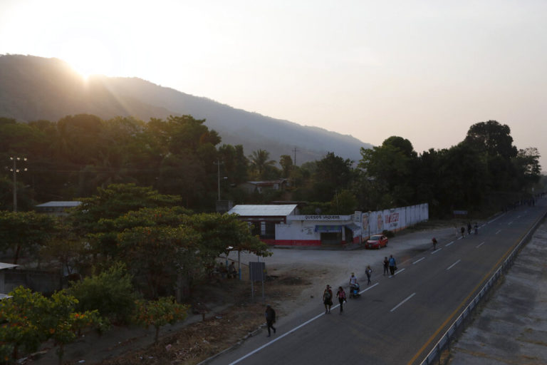Inquietud en la caravana migrante tras una redada en México
