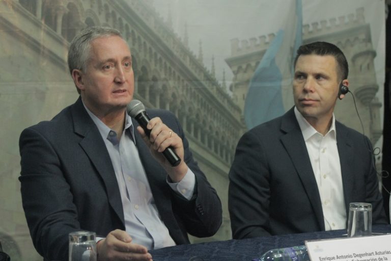 McAleenan tiene esperanza de firmar; Degenhart aún está en Washington