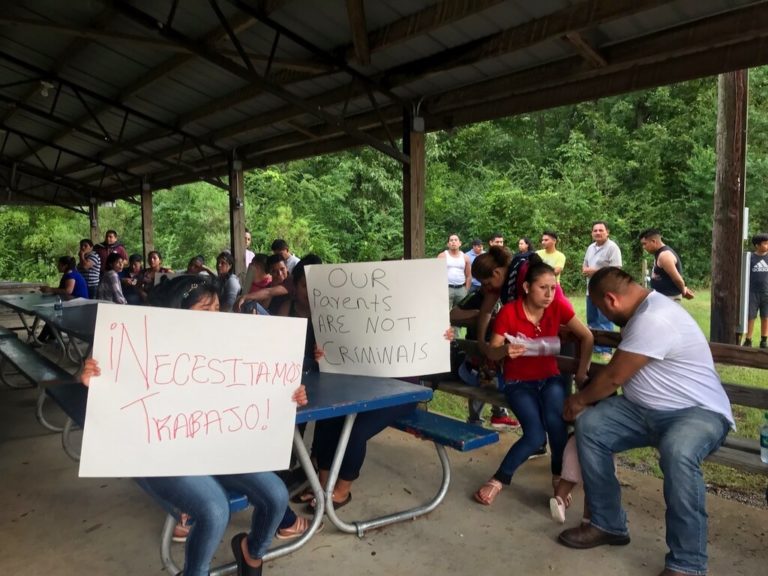 Planta en Mississippi despide a trabajadores tras redada