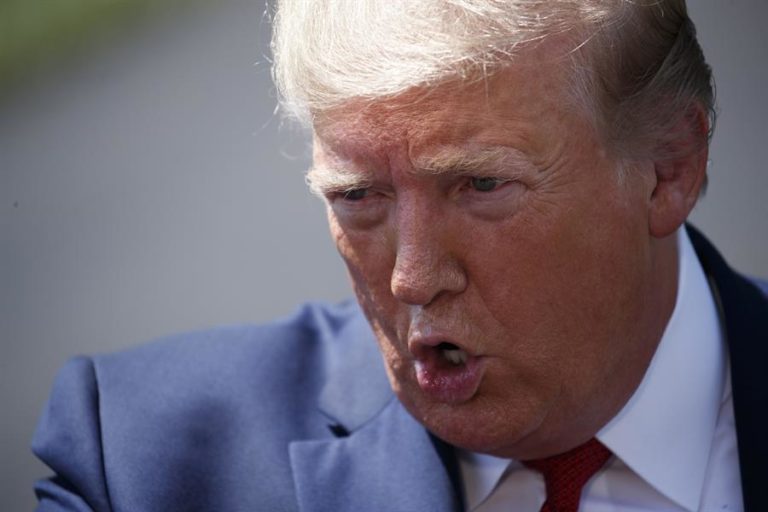 Las amenazas de Trump a los migrantes preocupan a los hispanos en su mes