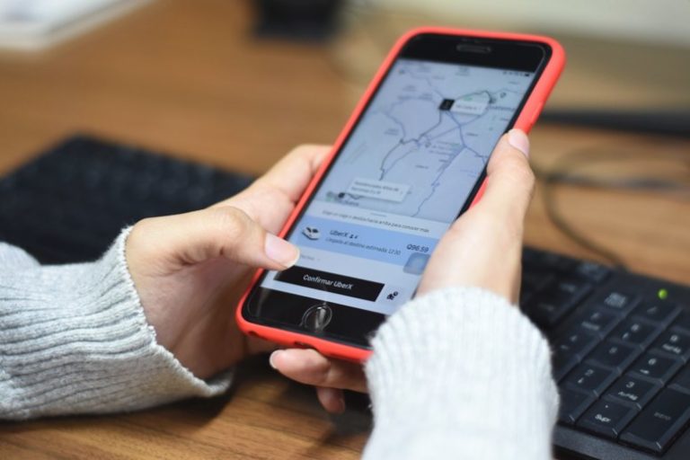 Uber, una alternativa laboral ante la falta de oportunidades