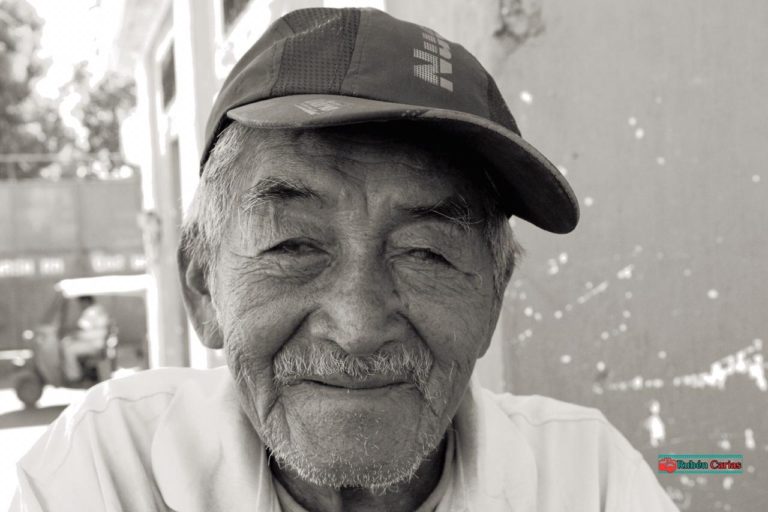 Con 90 años don Maquito busca salir adelante en Chiquimulilla