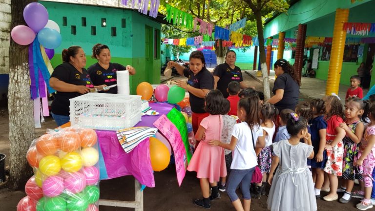 Migrantes se unen para celebrar día a niños de La Gomera, Escuintla