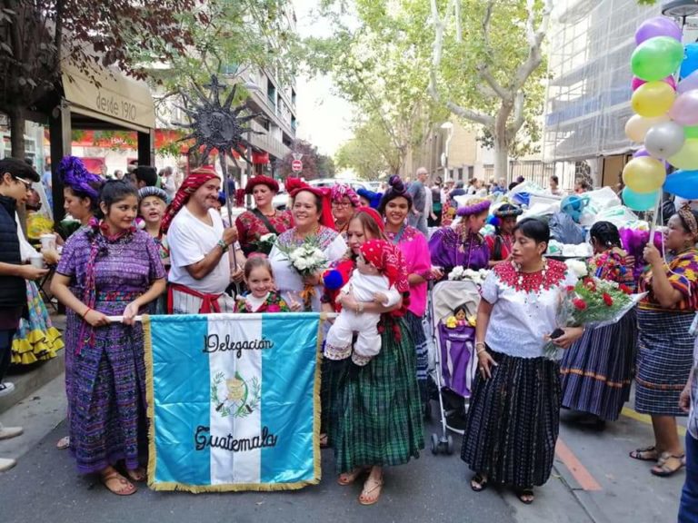 Guatemaltecos asisten a festividad de la Virgen del Pilar
