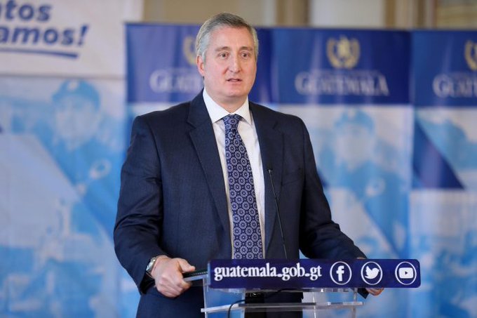 Degenhart advierte a migrantes que falsifiquen documentos
