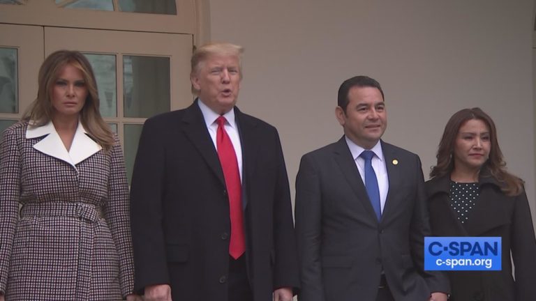 Tras ofrecer a Guatemala como país seguro, Trump recibe a Morales