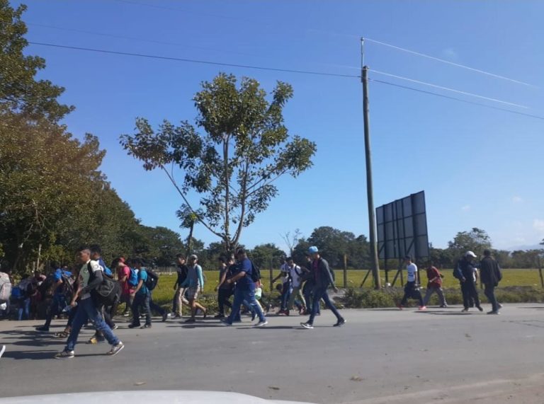 Ingresan a GT los primeros migrantes de la nueva caravana