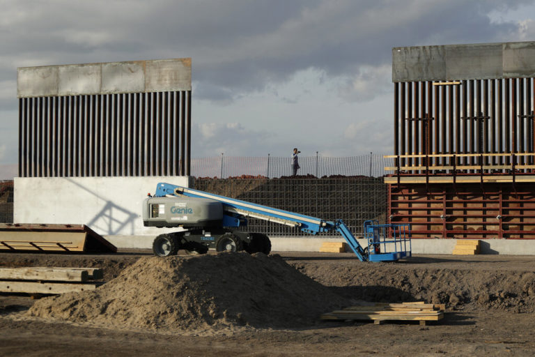EE. UU. suspende leyes para acelerar la construcción del muro