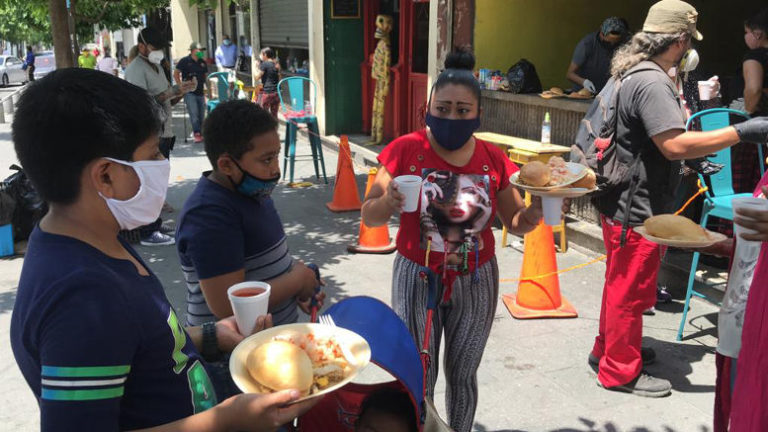 Migrantes guatemaltecos se unen para apoyar proyecto de “La Olla Comunitaria”