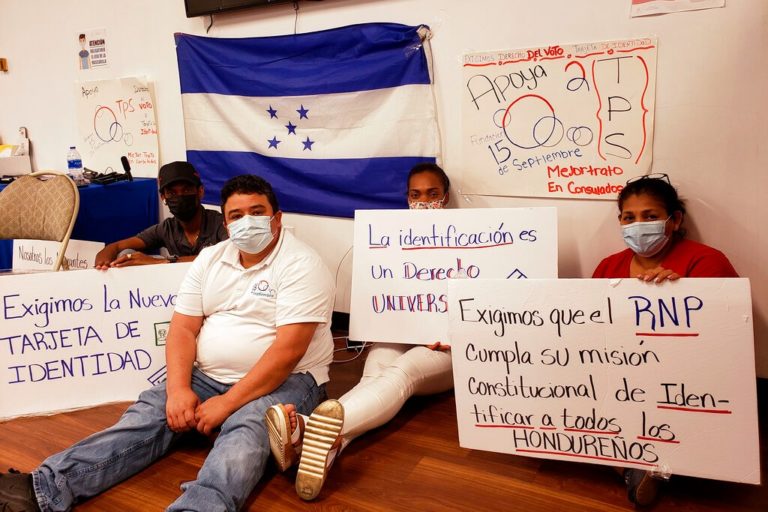 Hondureños en EE. UU. temen quedarse sin carnet de su país